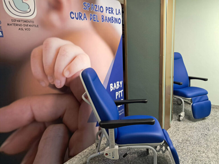 Inaugurazione del nuovo Baby Pit Stop donato da ABIO Verbania al reparto Materno-Infantile dell’Ospedale Castelli di Verbania, seduta per mamme